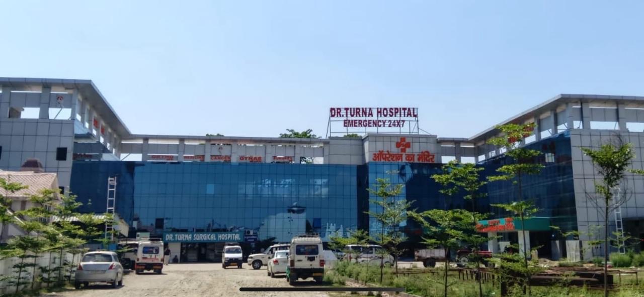 Actual exterior of Dr. Turna Hospital on Kichha Road, Sitarganj